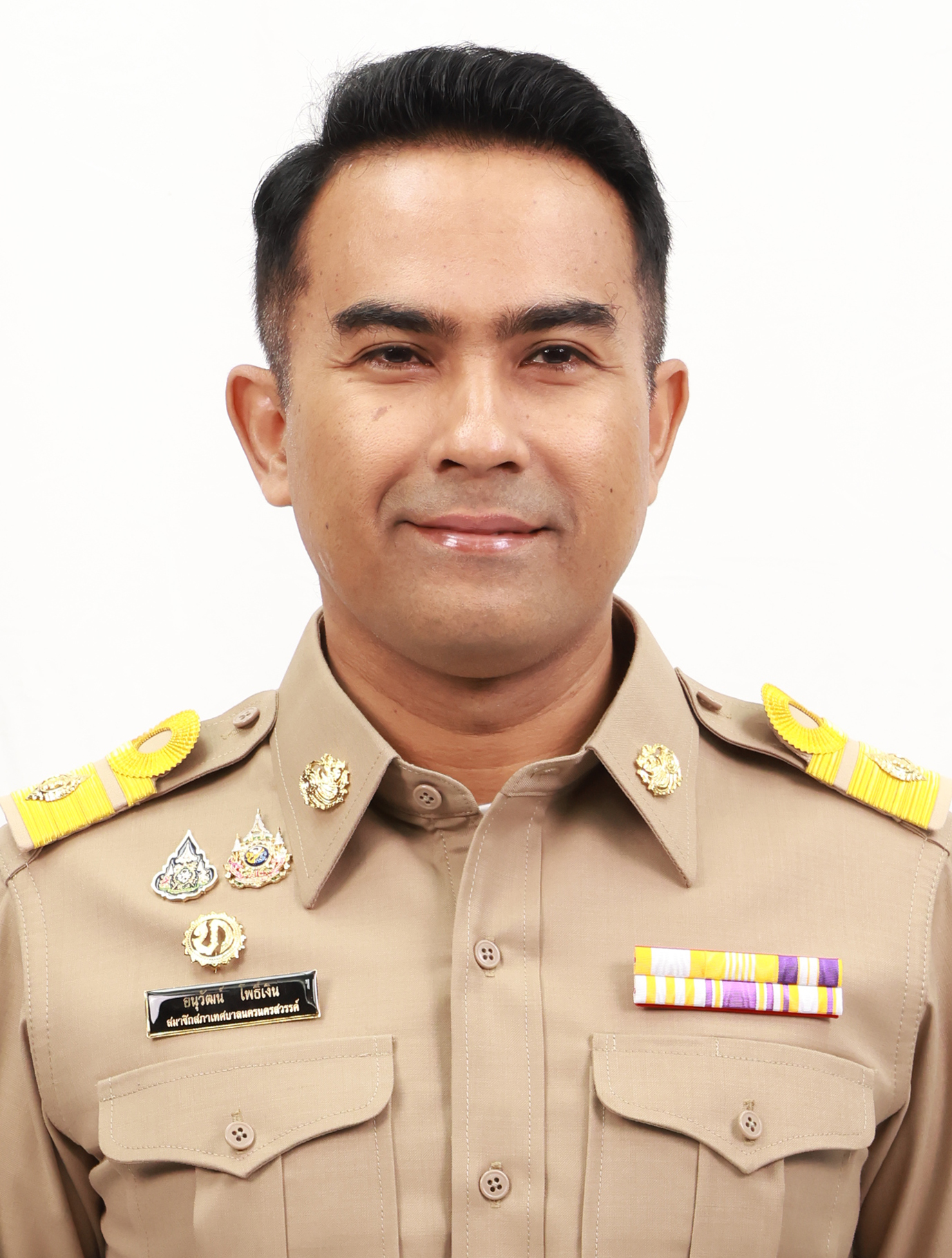 อนุวัฒน์ โพธิ์เงิน