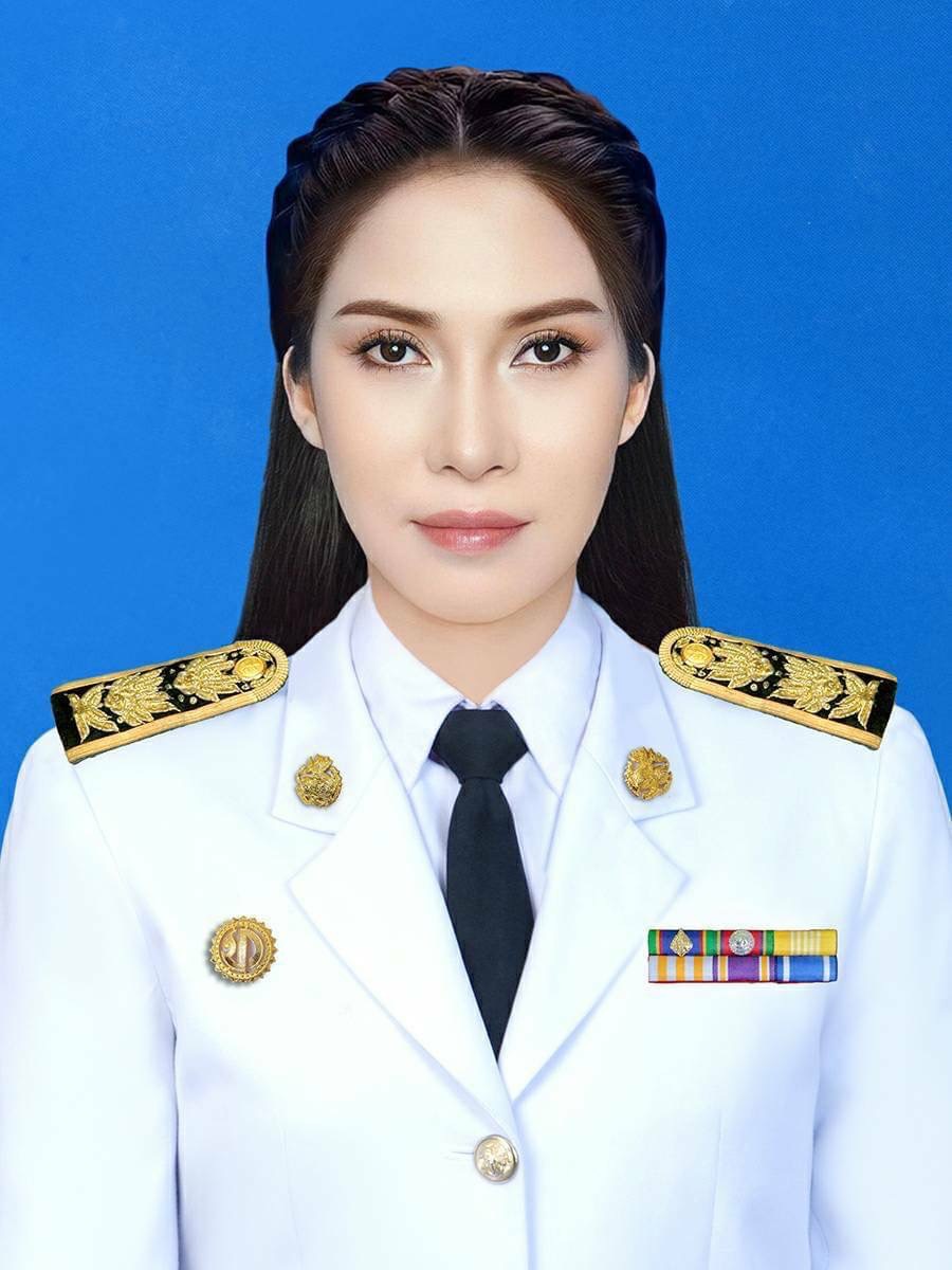 นางกชานงค์ ชาติบุตร